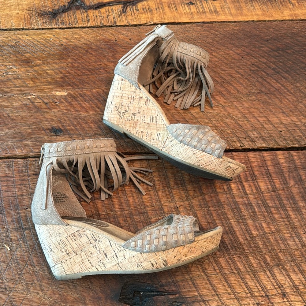 Cute fringe Minnetonka fringe wedge cork sandals. Size 7